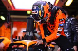 开云体育在线-法拉利鏖战迈凯伦，塞恩斯点燃赛场的简单介绍