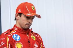 开云体育官网-雷诺车队鏖战红牛车队，勒克莱尔惊艳四座