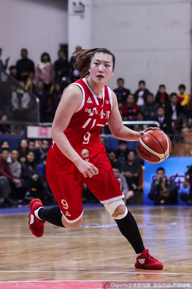 辽宁女篮豪取胜利，挺进总决赛争冠