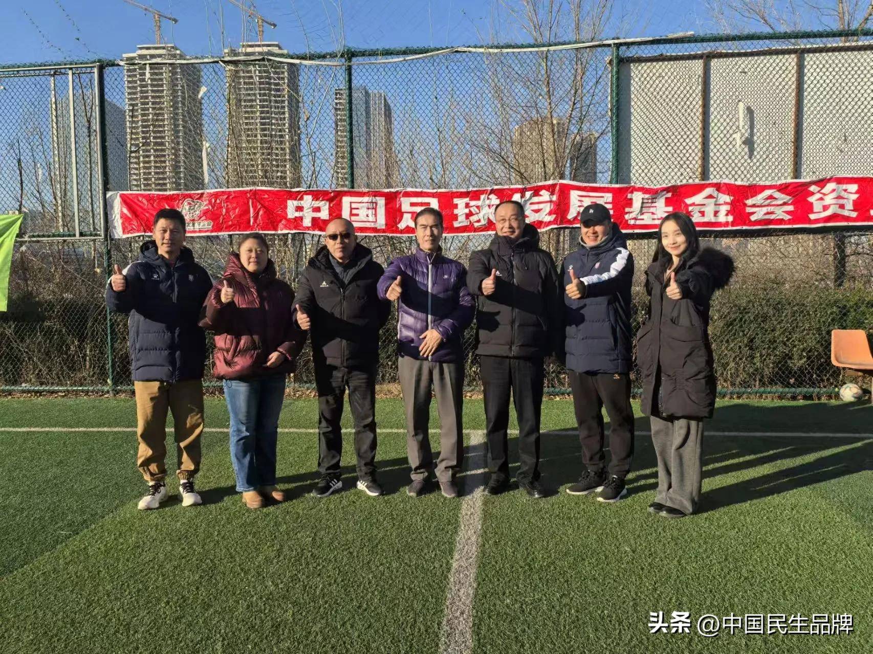 赛季中球队夺冠在望成绩斐然