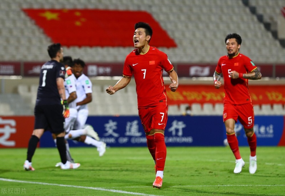 赛事引发球迷热议，各方观点各抒己见