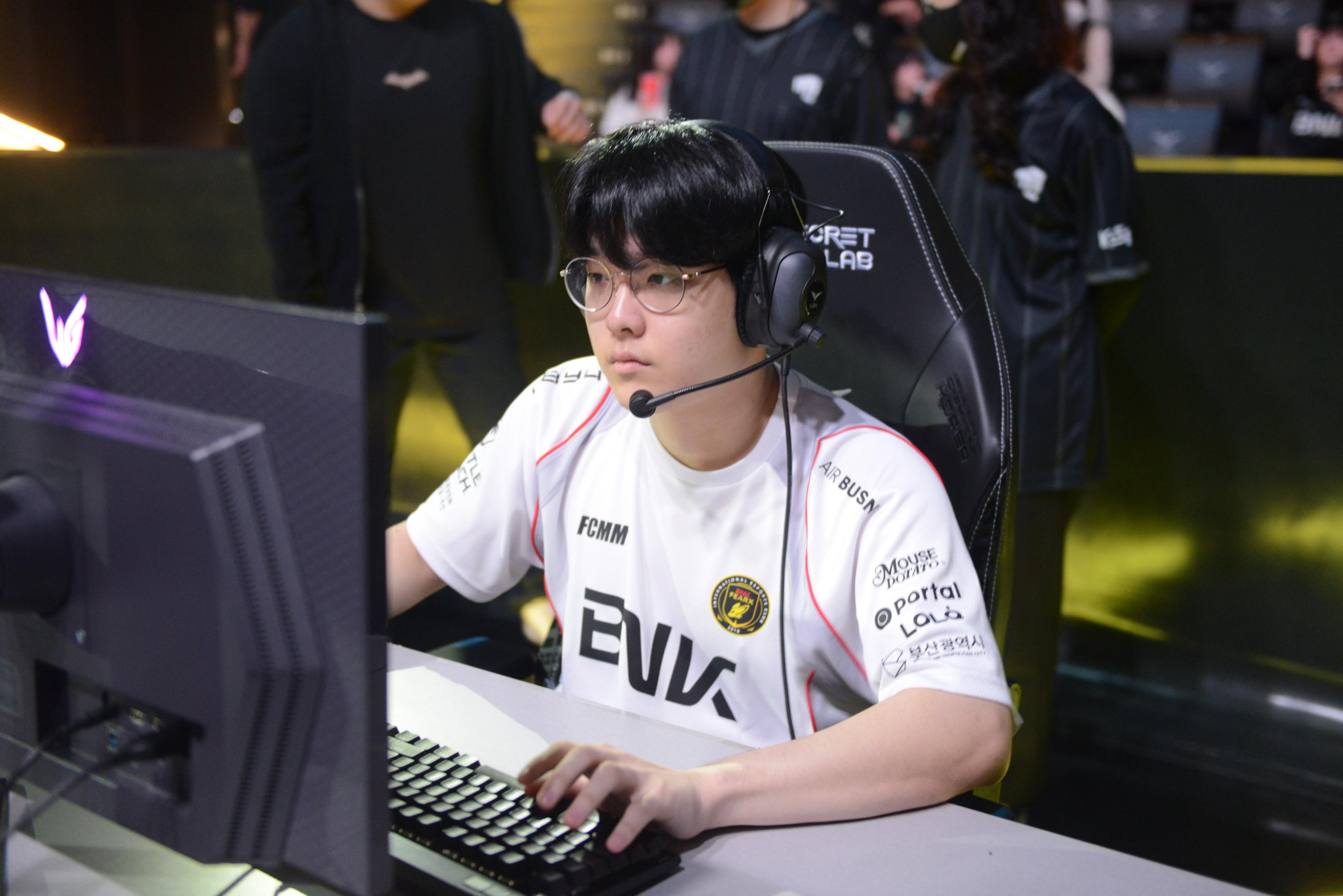 RNG翻盘T1，Scout完成史诗逆转2025世界赛2:0（首尔）