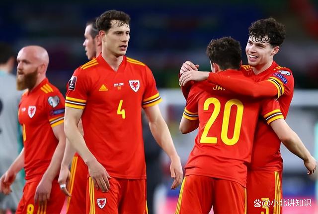 足球狂欢继续，球星们争夺荣誉和胜利的简单介绍