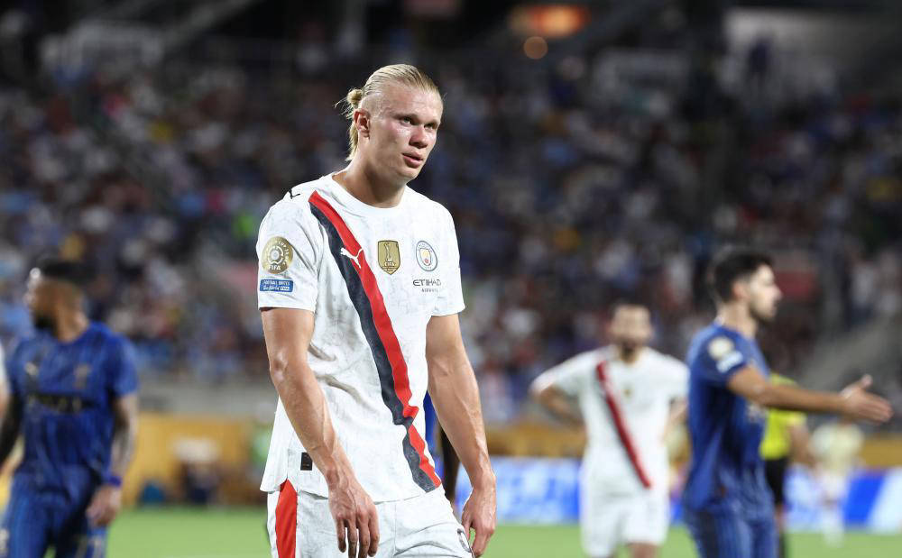 包含曼城争议输球，遭遇裁判争议遭遇的词条