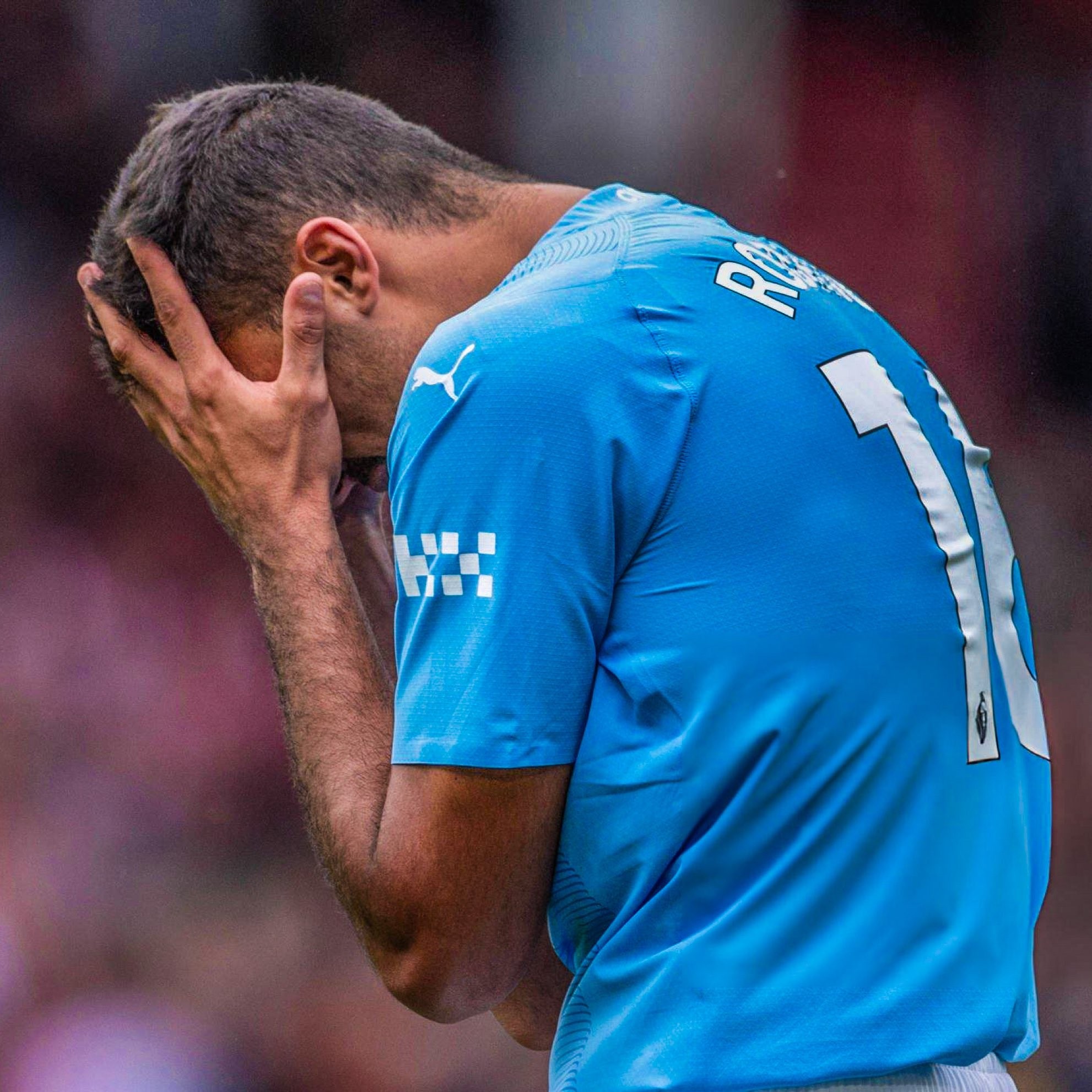 包含曼城争议输球，遭遇裁判争议遭遇的词条