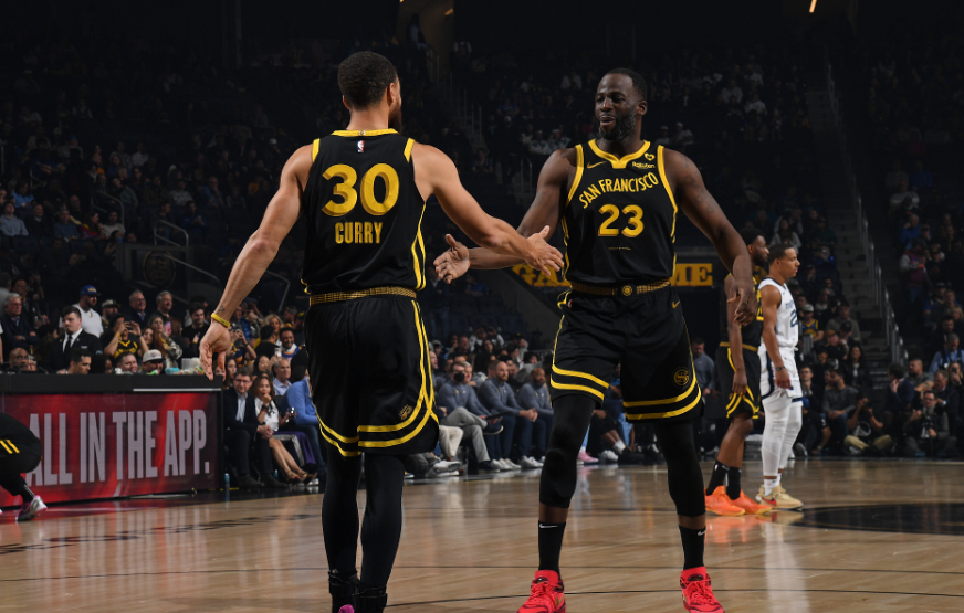 勇士战平灰熊，库里再爆炸打破队友旧纪录的简单介绍