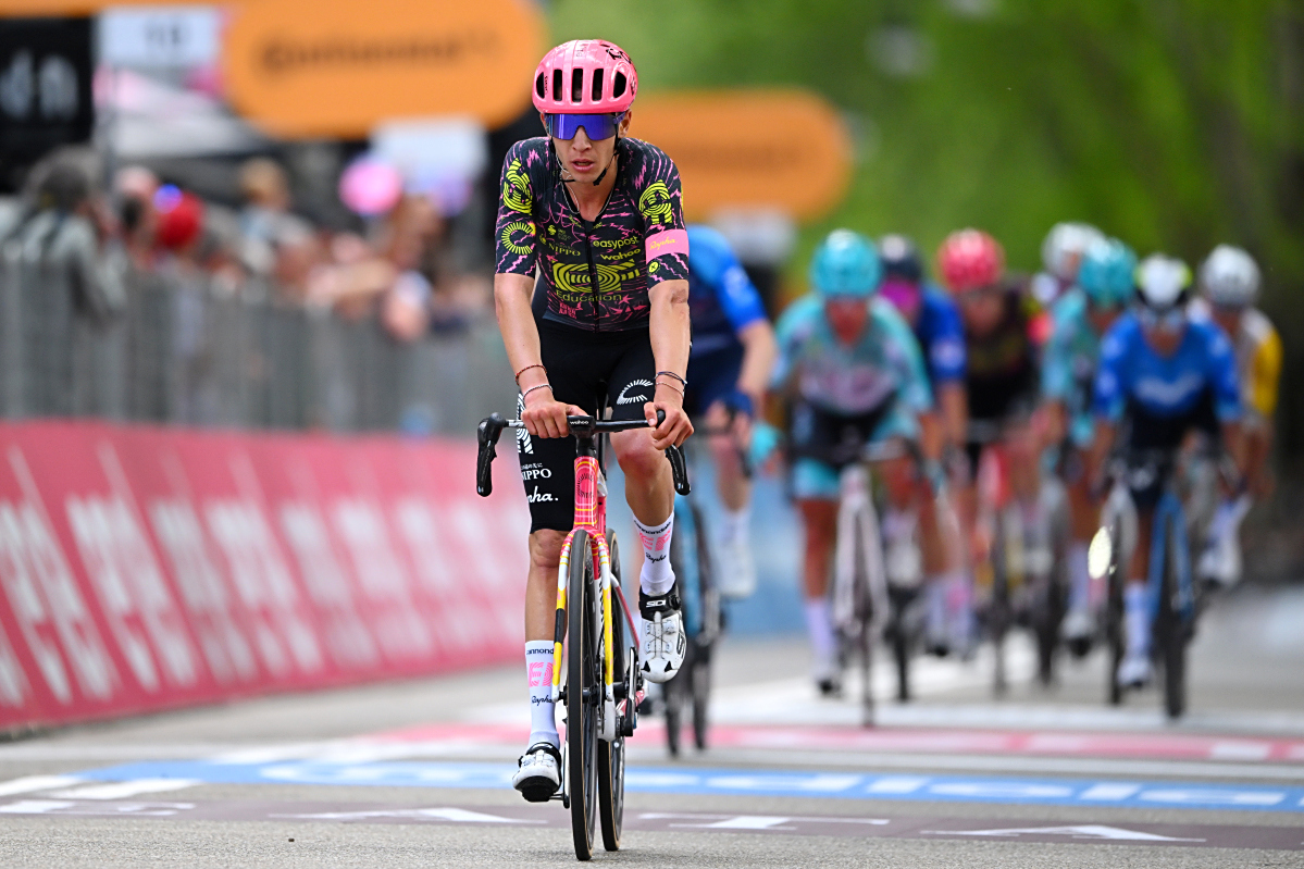 包含自行车比赛奇迹连连，双料冠军震撼登场的词条