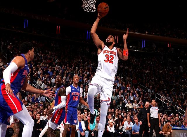 尼克斯完胜西班牙男篮，哈里斯一己之力扛起全队的简单介绍