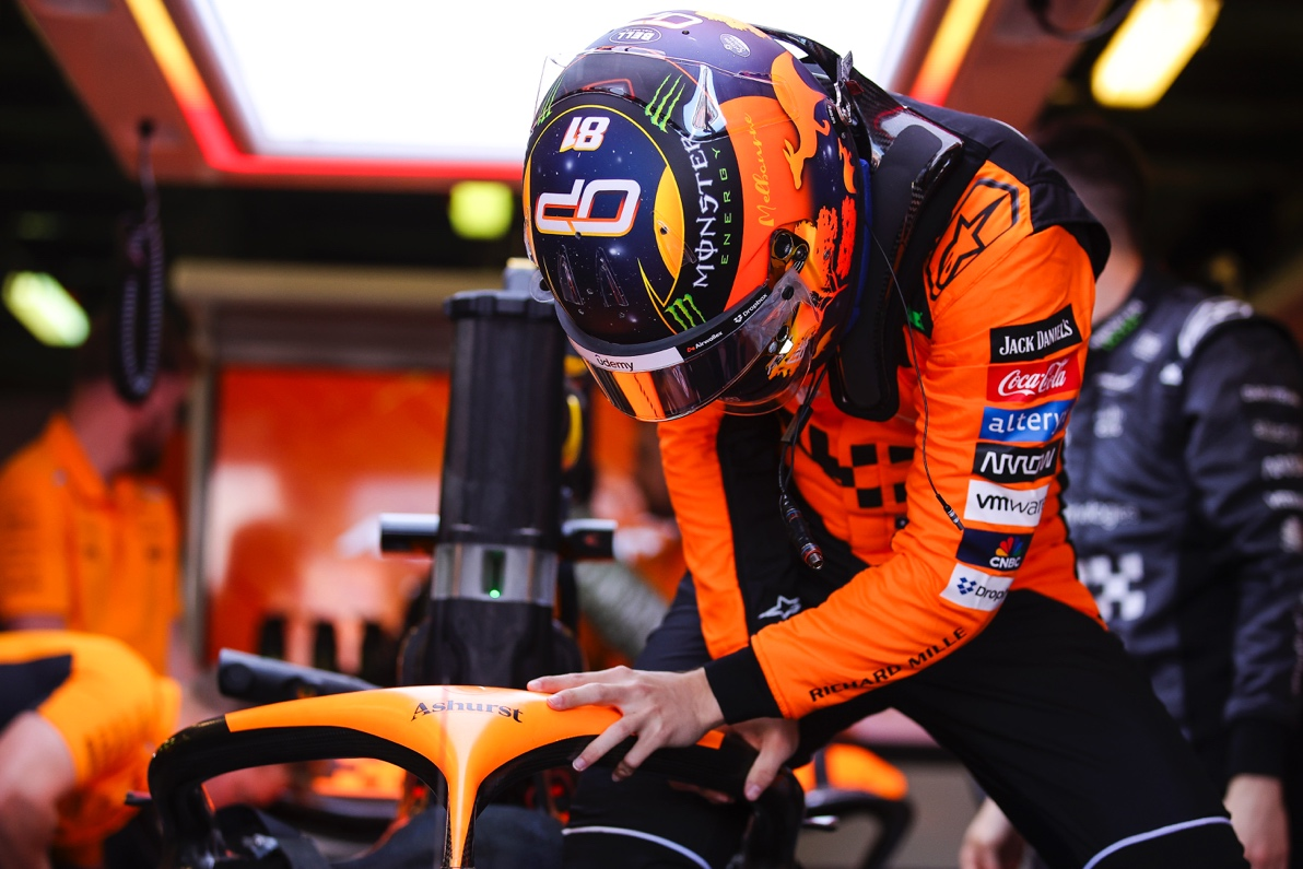 法拉利鏖战迈凯伦,塞恩斯点燃赛场的简单介绍 法拉利鏖战迈凯伦,塞恩斯点燃赛场的简单介绍