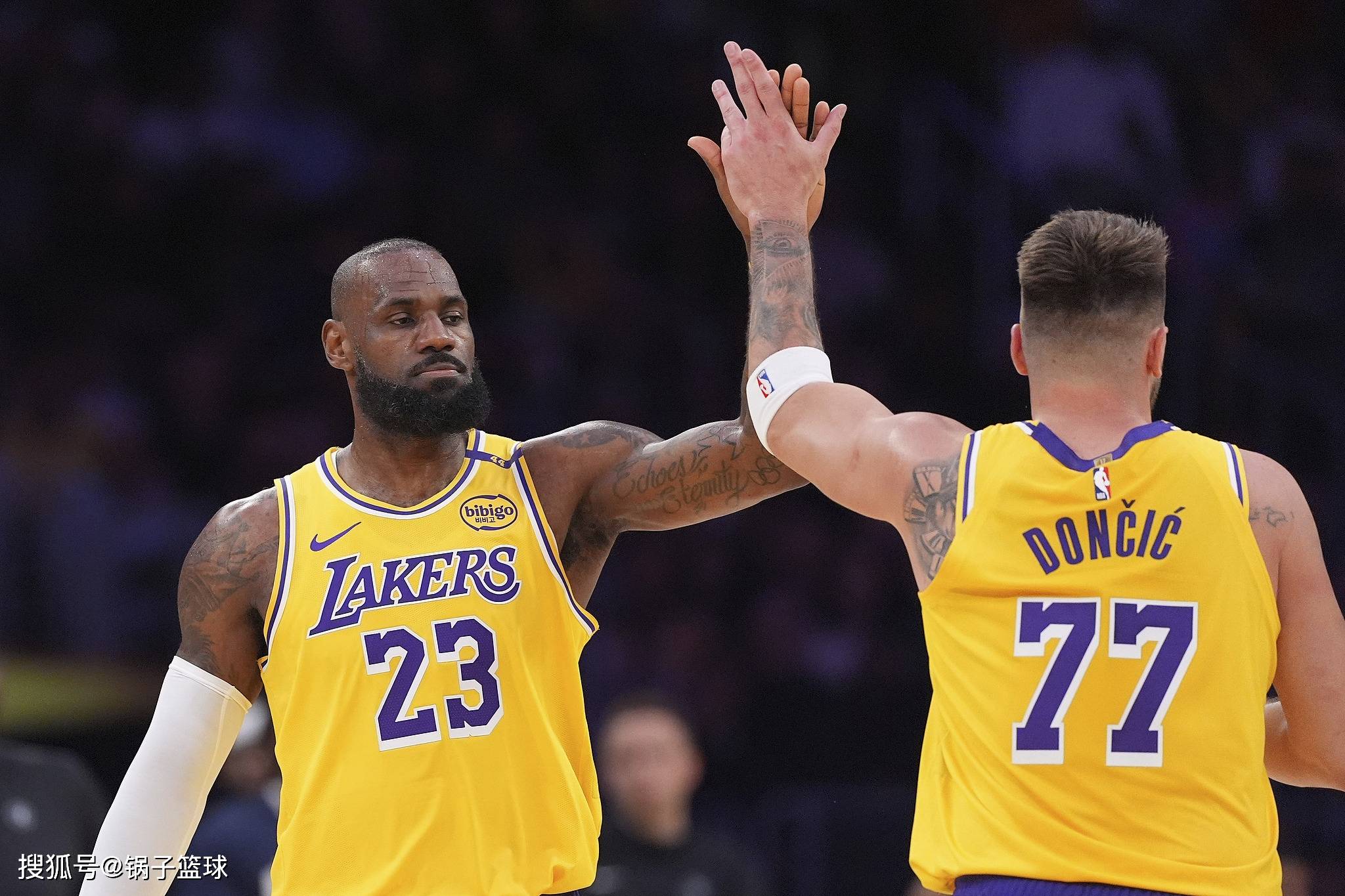 包含湖人翻盘国王，詹姆斯关键制胜的词条