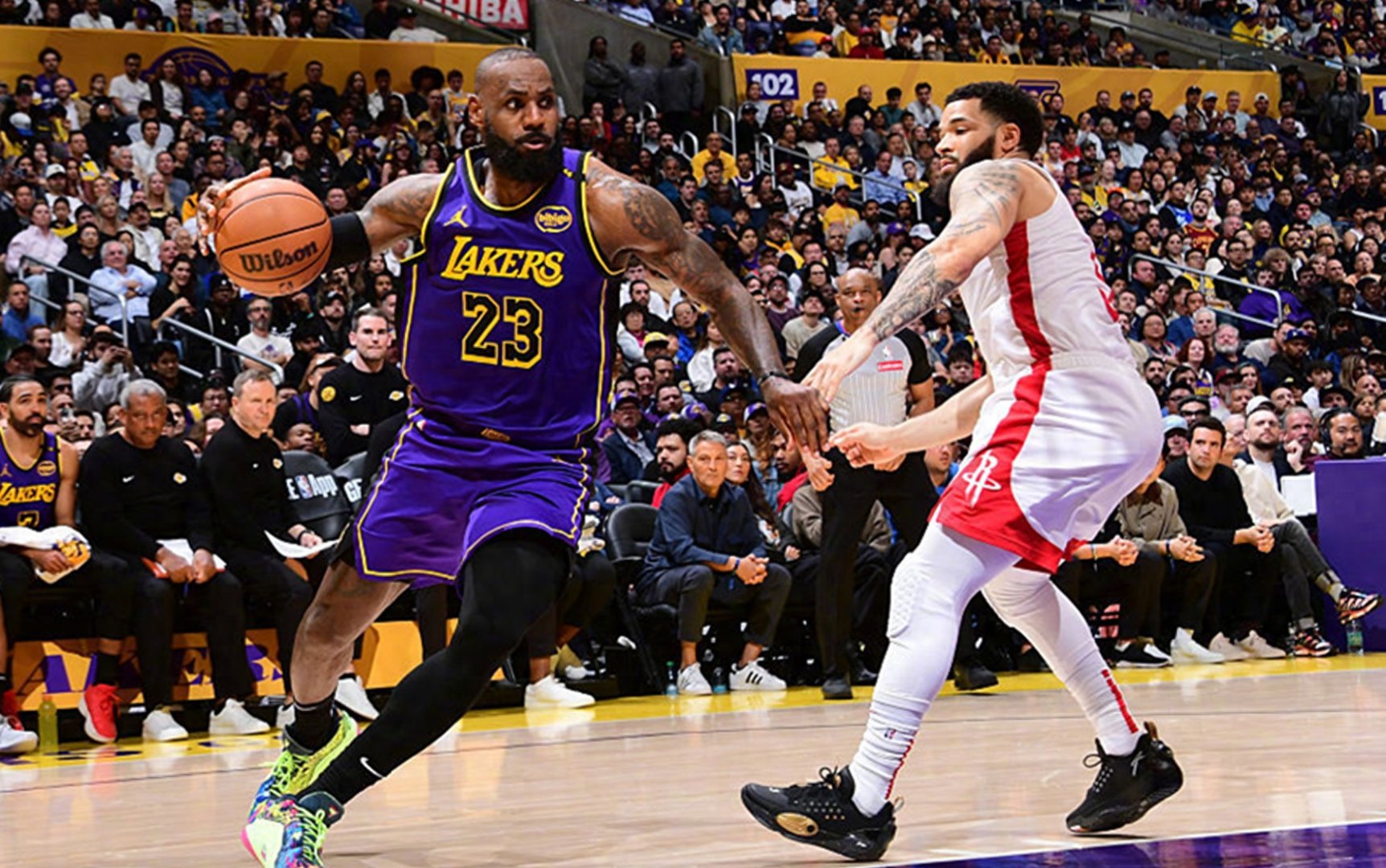 包含湖人翻盘国王，詹姆斯关键制胜的词条